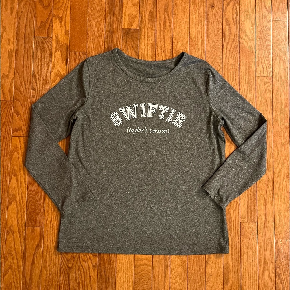 Taylor Swift Gray Long Sleeve Swiftie Top/Women’s Sz Large